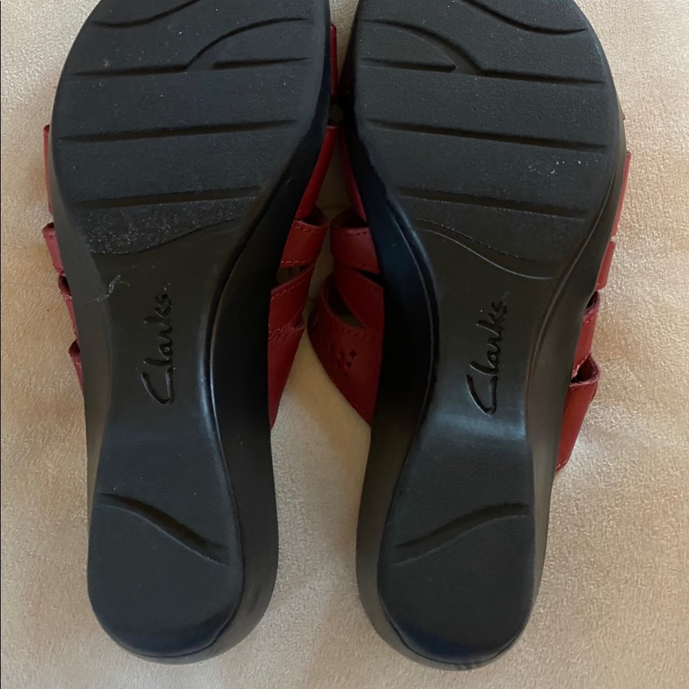 Clarks Bendable Slides - Picture 4 of 4